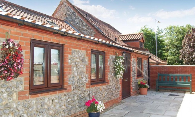 Roughton Casa | Flint Cottage
