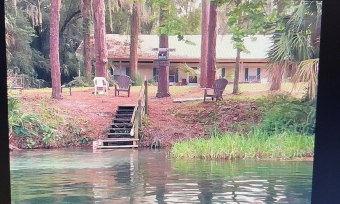 Dunnellon Casa | Flip Flop Inn on the Rainbow River 1/4 mile down from head waters