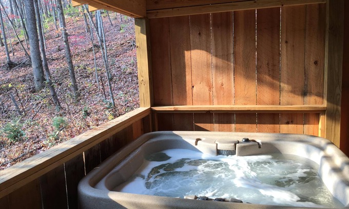 Candler Cabina | Flirtin ¡Alrededor con su sweetie! - Jacuzzi privado, Chimenea, Romántica, Vista, WiFi gratuito, Pet Frien