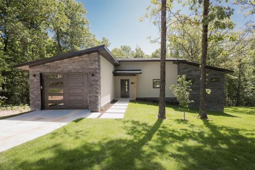 Bella Vista Casa | Flo Ride Chalet with Hot Tub and Close to Trails
