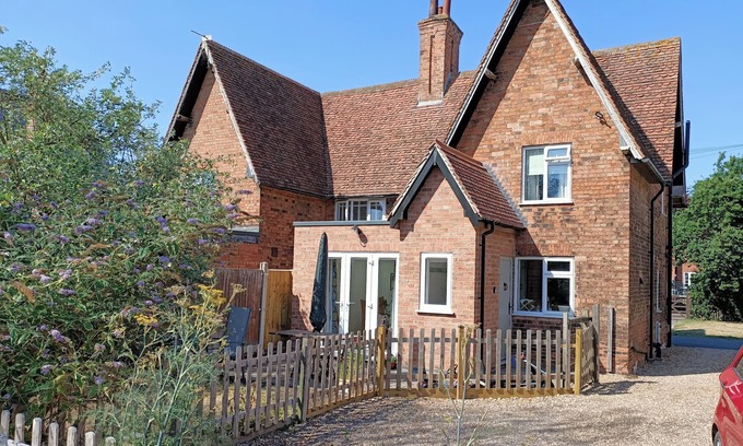 Newark Cabaña | Flo's Cottage a cosy traditional self catering cottage in a quiet rural setting
