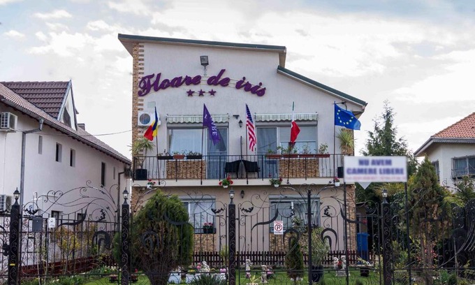 Vama Veche Casa | Floare de Iris