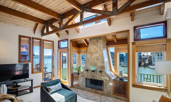 Marin City Alquiler De Eote | Floating Home in Sausalito! 3 Floors with 2BR 3BA