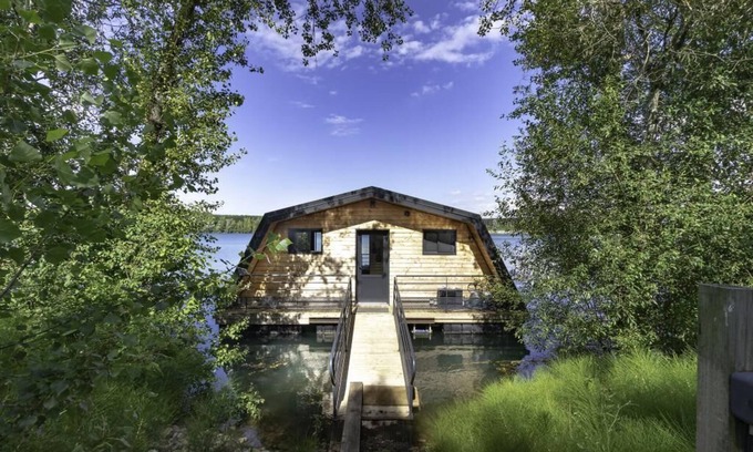 Beautiran Alquiler De Eote | Floating house / Houseboat ★ Baurechinsolite