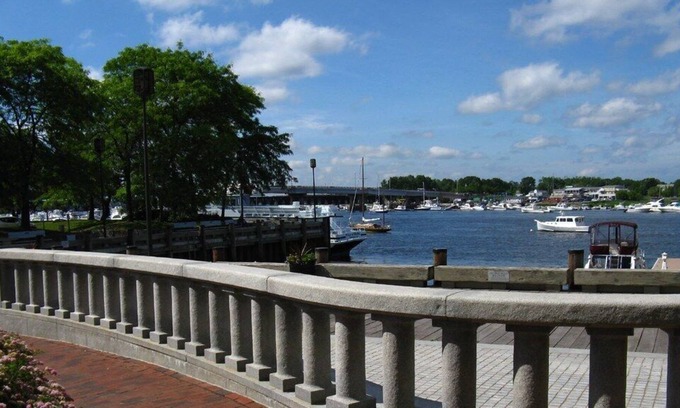 Newburyport Alquiler De Eote | Floating Loft III - 47' 3bed 1.5bath in Newburyport MA by Floating Lofts, Inc.