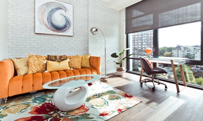 West End Apartamento | floor to ceiling windows with views