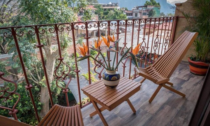 San Miguel Hotel | Flor De Cera