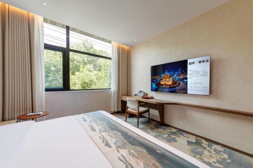 Lianhu Casa | Floral Hotel Yinshiyi Chang'an, Xi'an Bell and Drum Tower Sajinqiao Subway Station