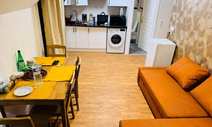 Le Bourget Apartamento | Floral House
