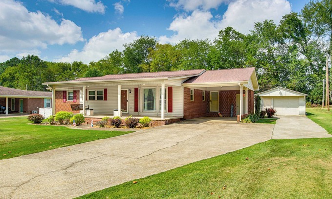 Florence Casa | Florence Family Home w/ Dog-Friendly Yard