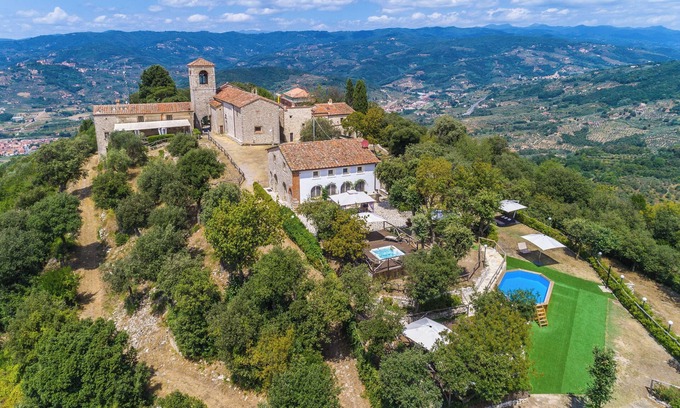 Monsummano Terme Villa | Florence & Tuscany. Pool, jacuzzi, parking and... relax
