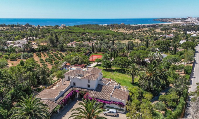 Meia Praia Villa | Casa das Flores