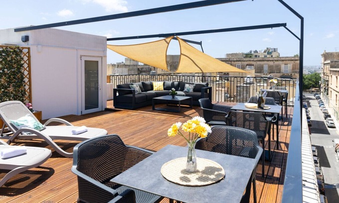 Floriana Apartamento | Florette Suite 1BR with Stunning Lounge Terrace by ArcoBnb