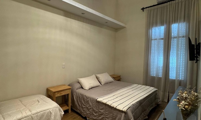 Salta Casa | Florida 55 Habitacion privada con baño privada con balcón N1