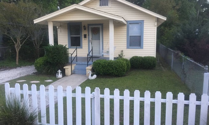 East Pensacola Heights Casa | Florida Cottage ..... ¡Una suntuosa combinación de lo antiguo y lo nuevo!