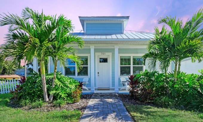 Bradenton Cabaña | Florida Cottage close to AMI, IMG and downtown