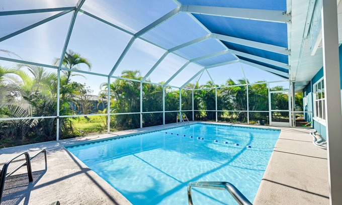 Oakland Hills Casa | Florida Gulf Coast Getaway: Pool + Screened Lanai!