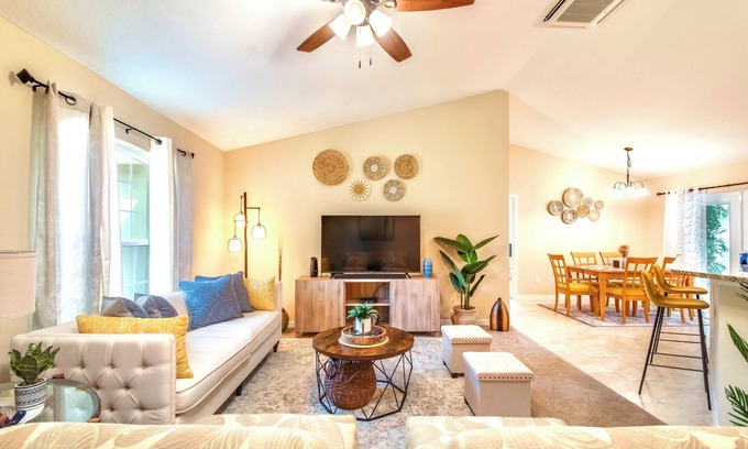Ocala Casa | Family oasis w/ screened patio & roomy master suite, fast wifi