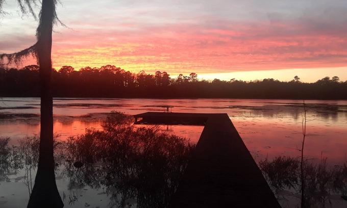 Pinetta Cabaña | ROOF DAMAGE FROM HURRICANE Florida Waterfront Home, Fishing & Pet Friendly