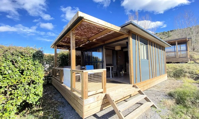 Laurac-en-Vivarais Chalet De Esquí | Flower Camping Saint Amand **** - Chalet Premium 37m2 including 12m2 terrace (5p-2ch), Clim, TV, dishwasher, plancha, Nespresso 5 people