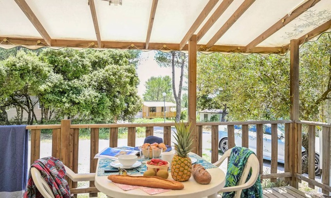 Castries Casa | Flower Camping le FONDESPIERRE *** - Mobile-home Standard - 23m2 (1 bedroom - air conditioning - TV) 2 persons