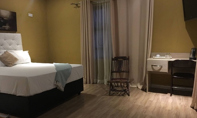 Mahalapye Casa | Flower Inn Guest House