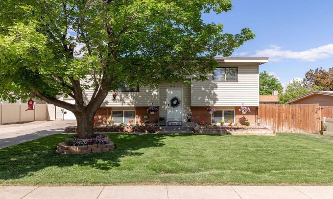 West Jordan Casa | VUELA A CASA - ¡Donde obtienes CASA COMPLETA DE DOS HISTORIAS PARA TI MISMO!