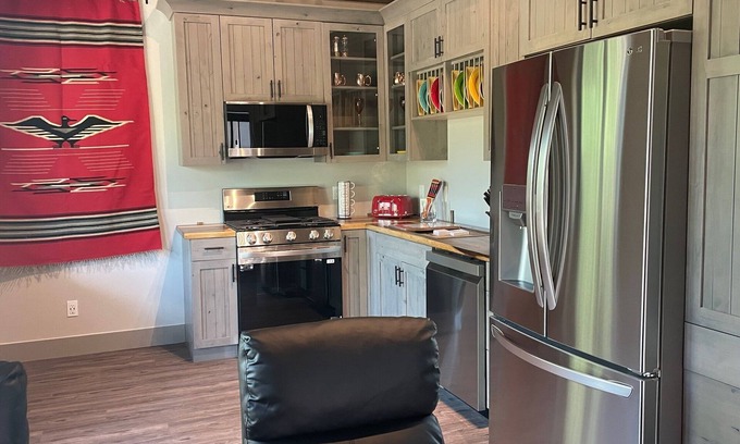 Anaconda Cabaña | Fly Fishing Creekfront, Old Works Jack Nicklaus Golf Course Cottage in Anaconda!