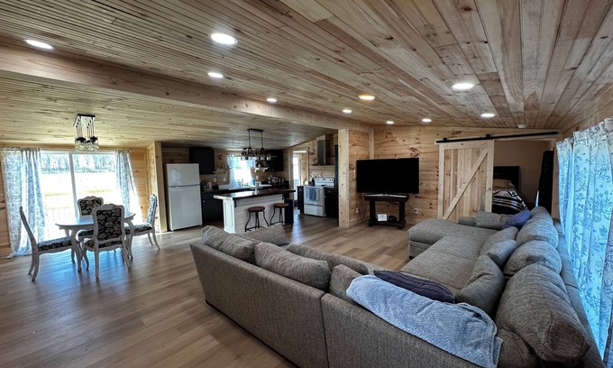 Wilmington Otro | Fly in on a grass runway to a charming 3-bedroom house on a pheasant preserve