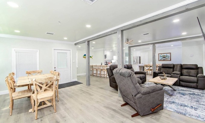 Grand Isle Casa | Flying Fish Lodge Mahi - Easy Beach Access - Island Realty