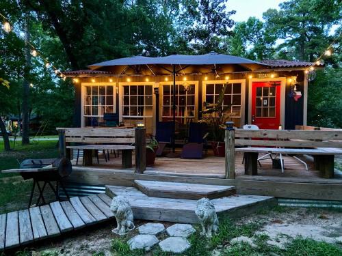 Montgomery Casa | Flyybyeinn-sam houston national forest