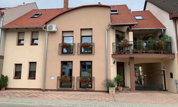 Sarvar Apartamento | Fodan Apartman