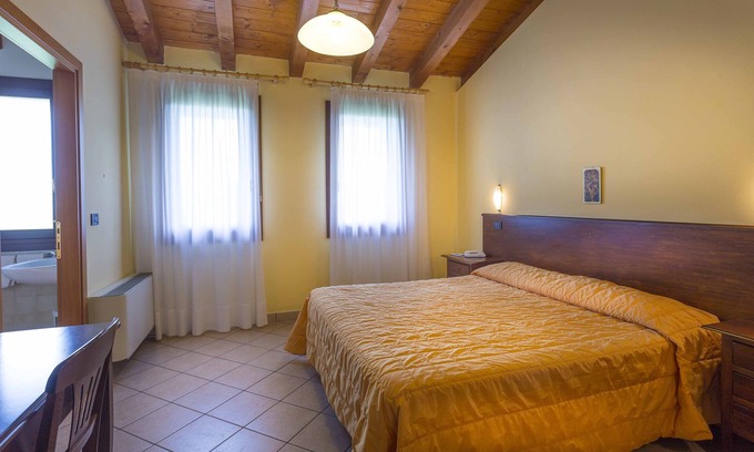 Palazzolo dello Stella Apartamento | Folaghe 3, apartamento con terraza con vistas al bosque