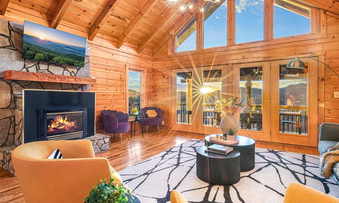Marion Cabina | Views! Hot Tub, Game Room, Movie Theater, Fire Pit