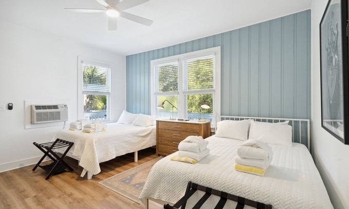 Folly Beach Hotel | Folliday Inn: Room: The Dolphin: Room 36