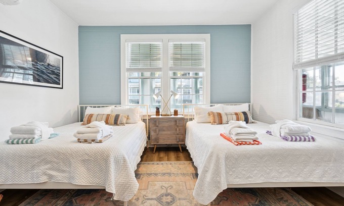Folly Beach Hotel | Folliday Inn- The Aquarama- Room 33, Large Pool, 1 Pet w/fee