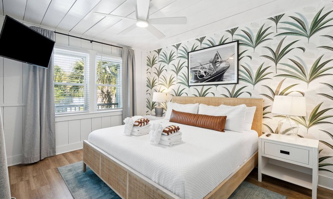Folly Beach Hotel | Folliday Inn - The Consul - Room 21