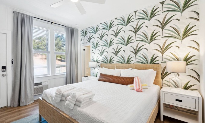 Folly Beach Hotel | Folliday Inn - The Racer - Room 35