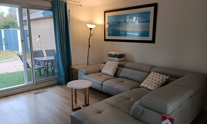 Scullin Casa | 💜 Follow the sun 💜 3br Perfect Canberra Gettaway