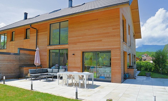 Echarvines Casa | Inicio reciente con 1200 m2 de jardín tranquilo 2min lago de Annecy