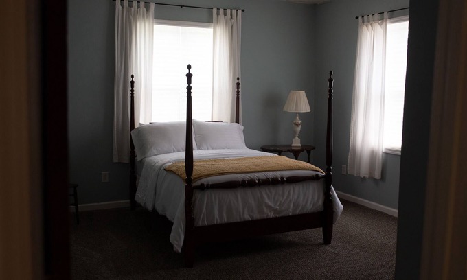 Fondren Casa | Fondren Cottage - close to restaurants, hospitals. Cozy & comfy!