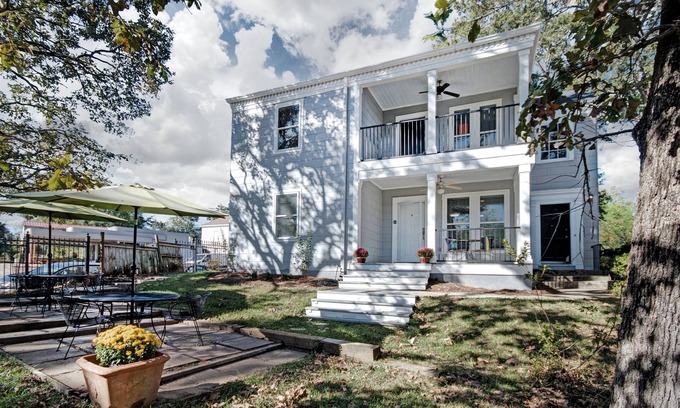 Fondren Apartamento | Elegancia "InStyle" de Fondren: encanto interior-exterior