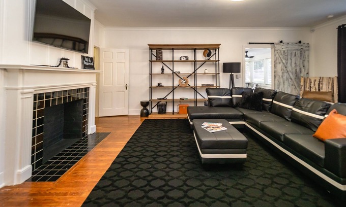 Fondren Casa | Fondren *King* Bed House in the Heart of Jackson