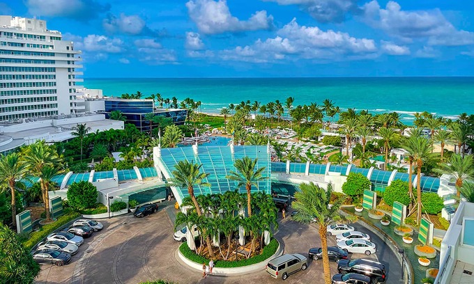 Mid Beach Hotel | Fontainebleau Miami Beach Private Luxury Suites