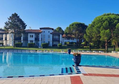 Behobie Apartamento | Fontarrabie 02-Domaine Bordaberry-Terrasse & superbe piscine