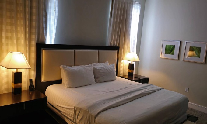 Doral Condominio | Foodie Paradise in Downtown Doral – XL King Studio