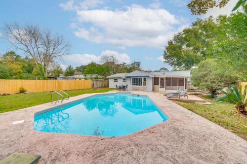 Northeast Pensacola Casa | Foosball Games and Al Fresco Dining Pensacola Home!