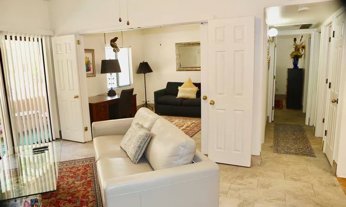 Skyline Bel Air Estates Condominio | Foothills Beautiful and Comfy 2 Bedroom Apartment