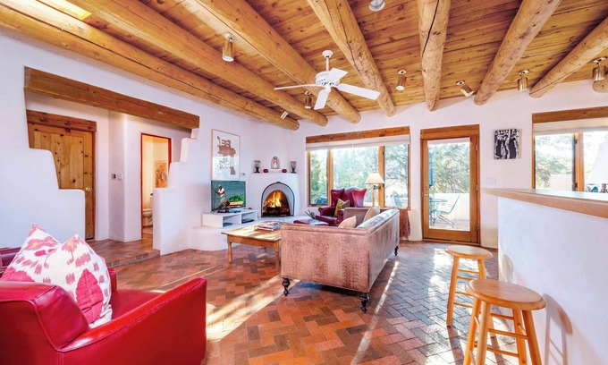 Santa Fe Casa | Foothills Retreat- Patios| Rooftop Deck|Quiet|2BR