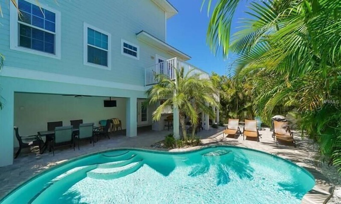 Holmes Beach Casa | Footprints in the Sand managed by Beach Retreats FL Anna Maria Island